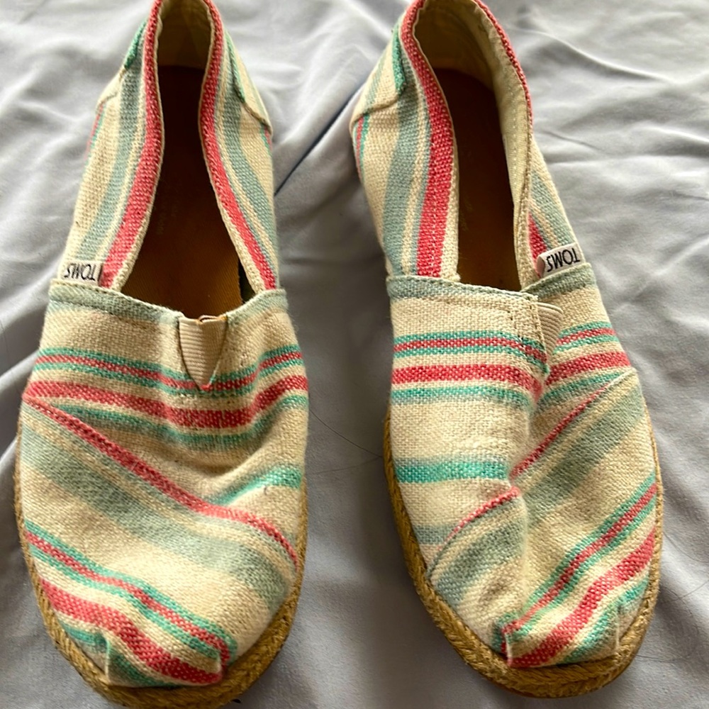 Canvas slightly worn Toms
